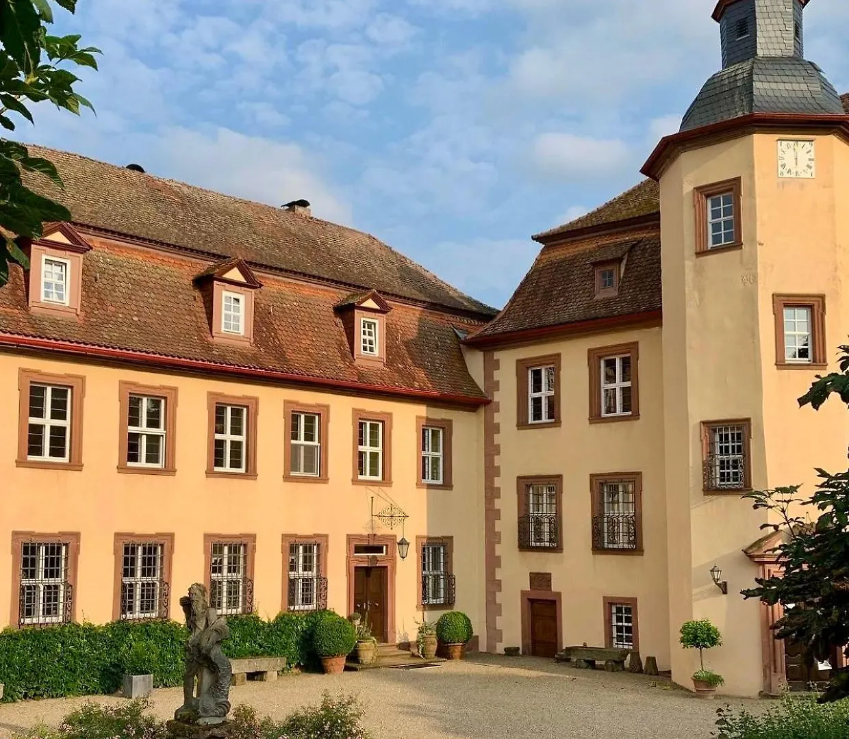Apartment Luxurioese Design Wohnung Im Barockschloss 110 M2 Zeitlofs