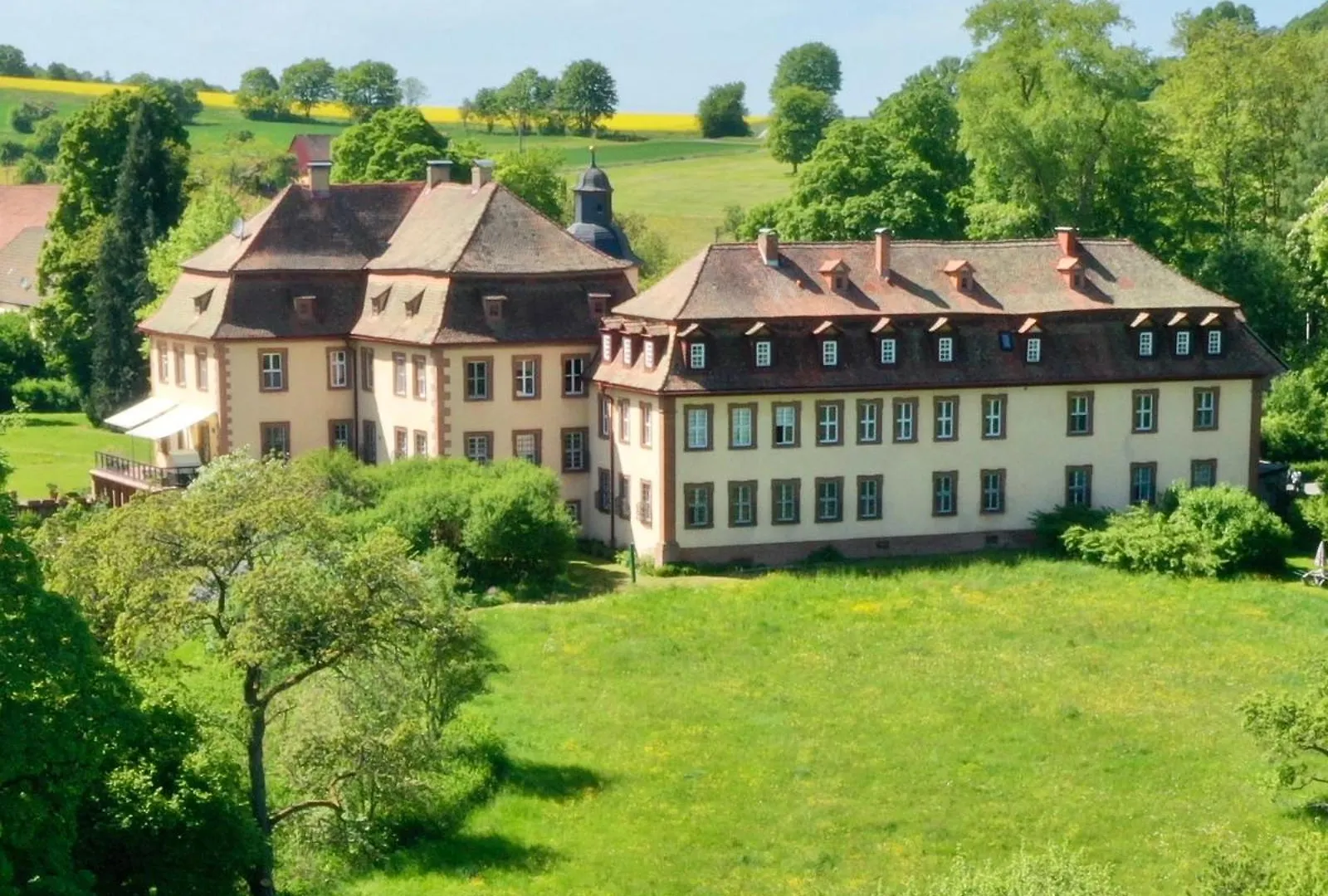 Luxurioese Design Wohnung Im Barockschloss 110 M2 Zeitlofs 0*,  Germany